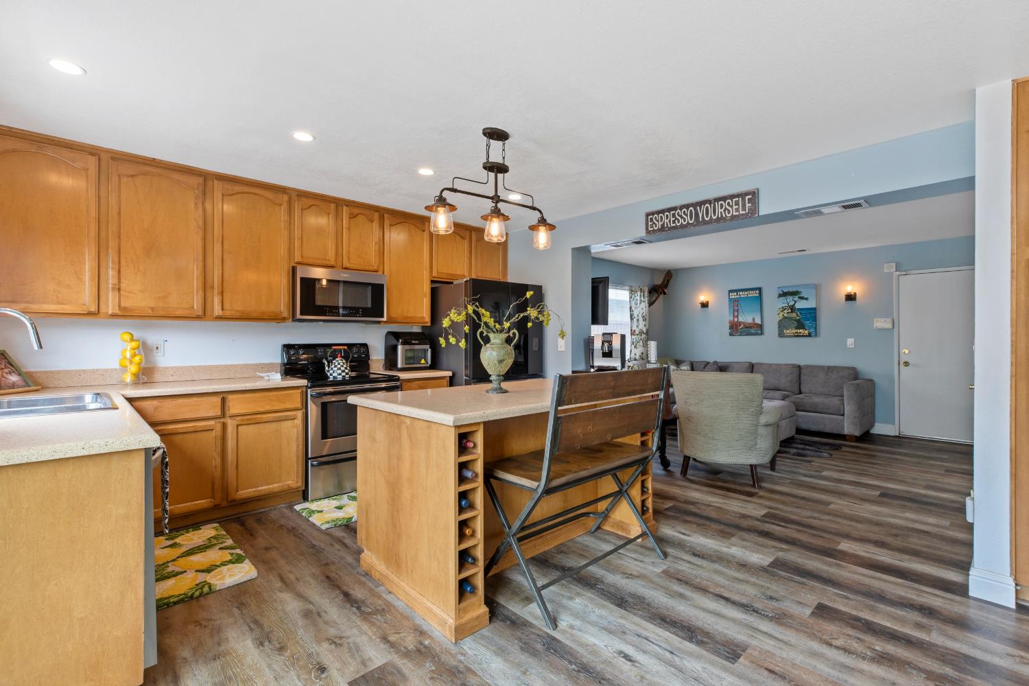 Detail Gallery Image 10 of 39 For 34 James Ct, Tracy,  CA 95376 - 3 Beds | 3 Baths