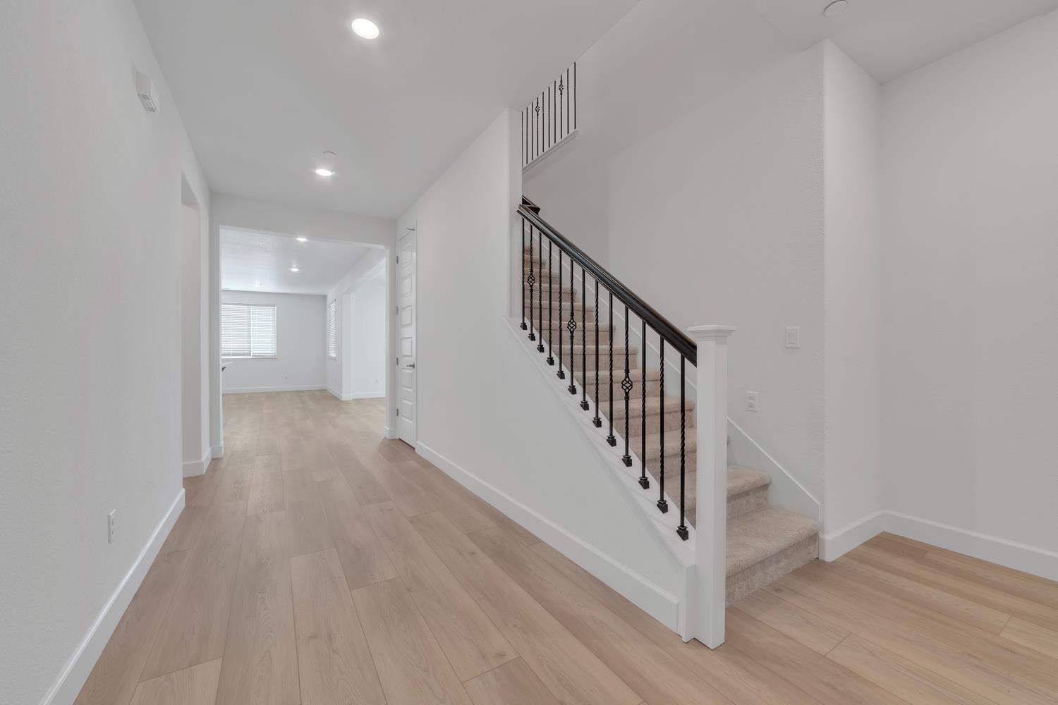 Detail Gallery Image 5 of 61 For 5092 Gold Rush Dr, Folsom,  CA 95630 - 4 Beds | 3/1 Baths