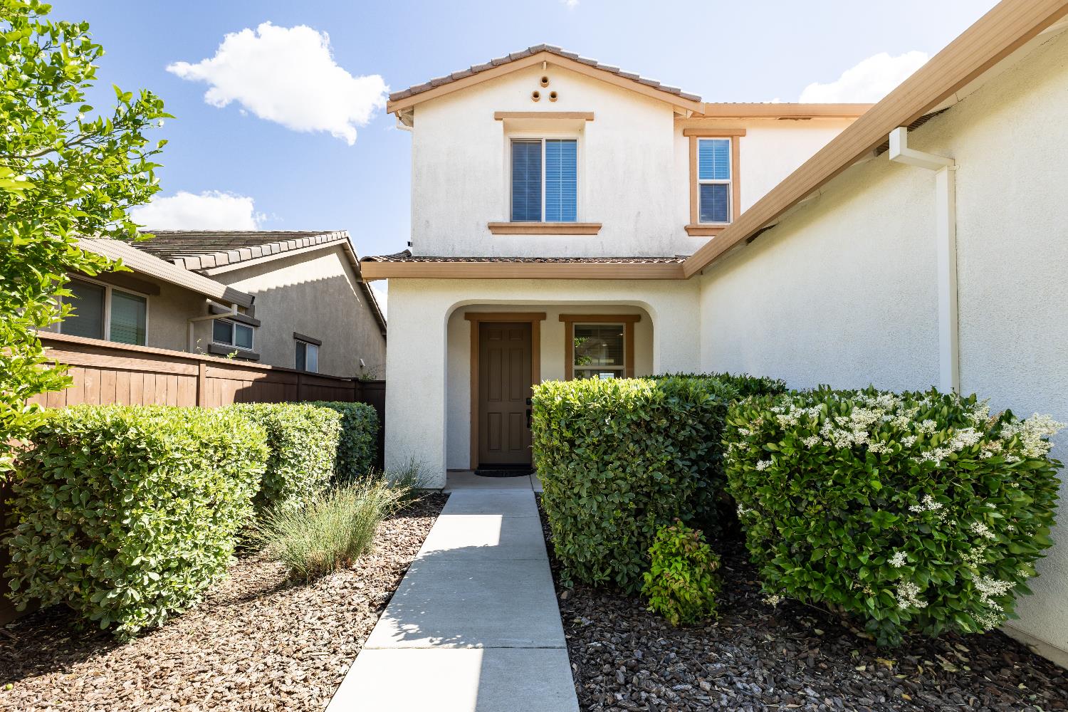 Detail Gallery Image 4 of 42 For 7450 Hanfield Dr, Sacramento,  CA 95829 - 4 Beds | 3/1 Baths