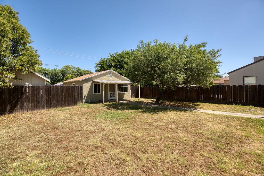 Detail Gallery Image 3 of 14 For 1541 Pearl St, Modesto,  CA 95350 - 2 Beds | 1 Baths