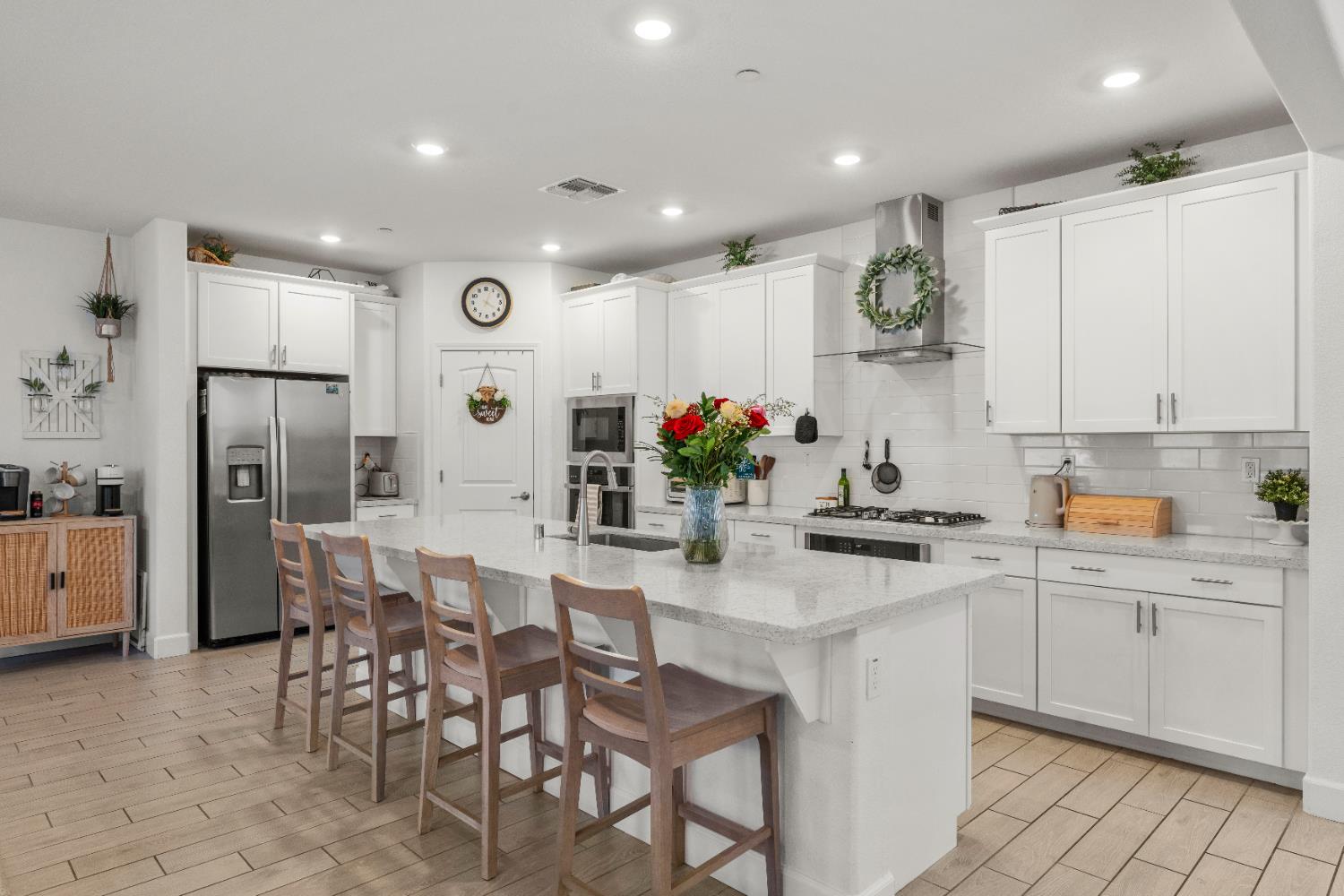 Detail Gallery Image 6 of 44 For 7744 Pullet Ct, Antelope,  CA 95843 - 5 Beds | 3 Baths