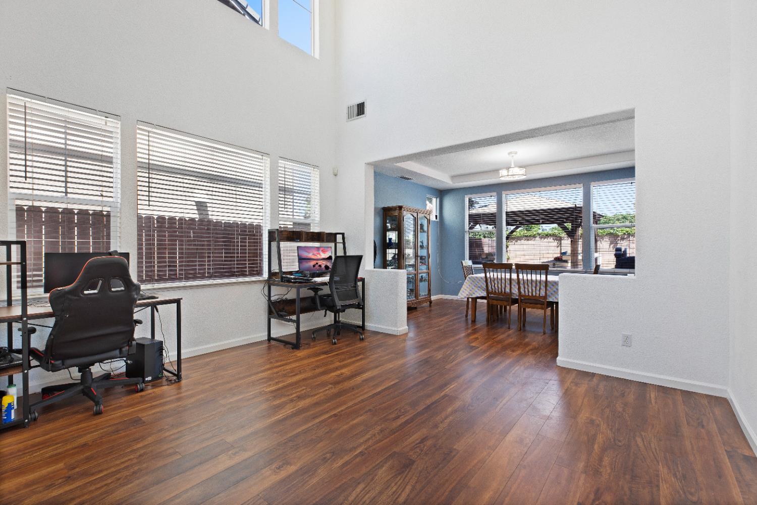 Detail Gallery Image 11 of 55 For 3408 Vancouver Dr, Modesto,  CA 95355 - 4 Beds | 3/1 Baths