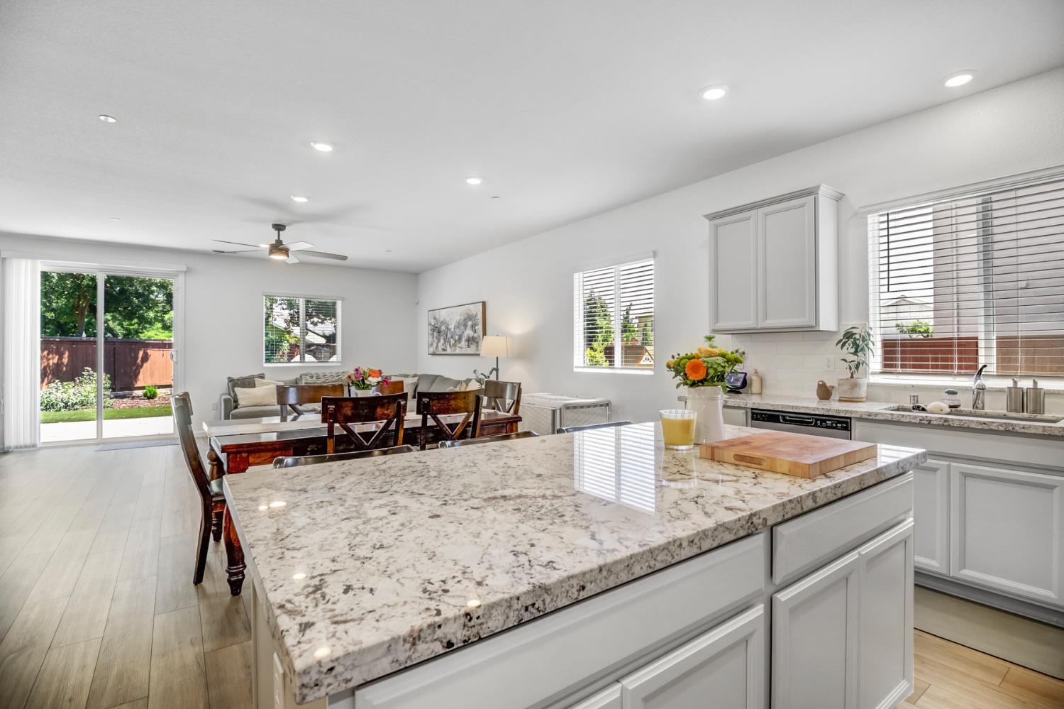 Detail Gallery Image 8 of 33 For 1295 Arriaga Way, Woodland,  CA 95776 - 4 Beds | 2 Baths