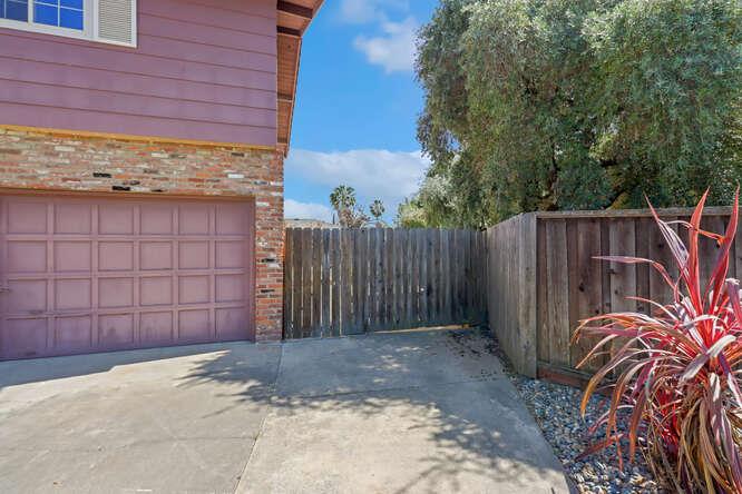 Detail Gallery Image 3 of 49 For 51 Tristan Cir, Sacramento,  CA 95823 - 5 Beds | 2/1 Baths