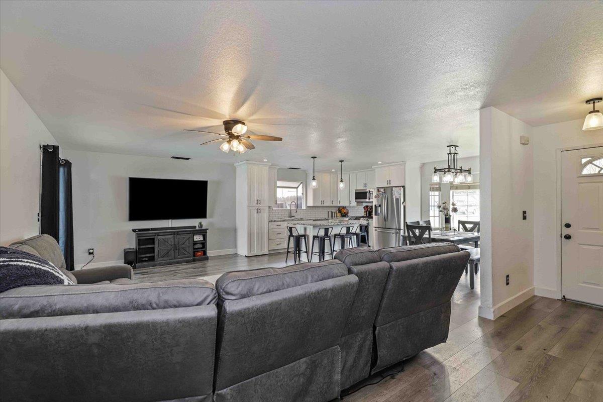 Detail Gallery Image 7 of 38 For 48 Obsidian Dr, Oakdale,  CA 95361 - 3 Beds | 2 Baths