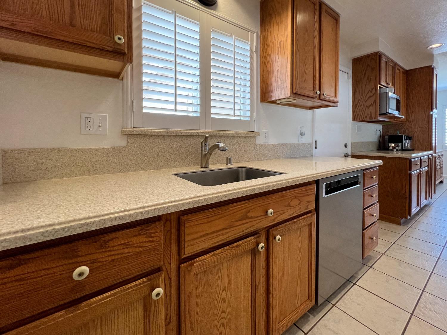 Detail Gallery Image 8 of 58 For 4889 Cherokee Dr, Concord,  CA 94521 - 4 Beds | 3 Baths
