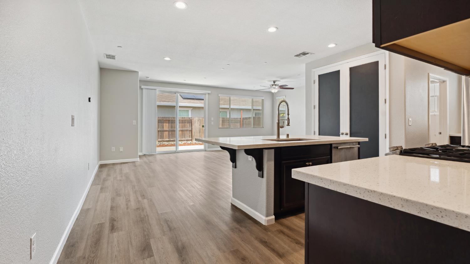 Detail Gallery Image 6 of 31 For 9064 Hourglass Cir, Roseville,  CA 95747 - 3 Beds | 2 Baths
