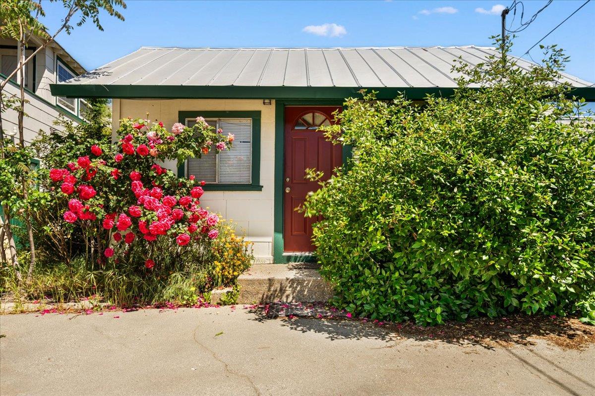 Detail Gallery Image 7 of 46 For 114 Harris St, Grass Valley,  CA 95945 - 6 Beds | 3 Baths