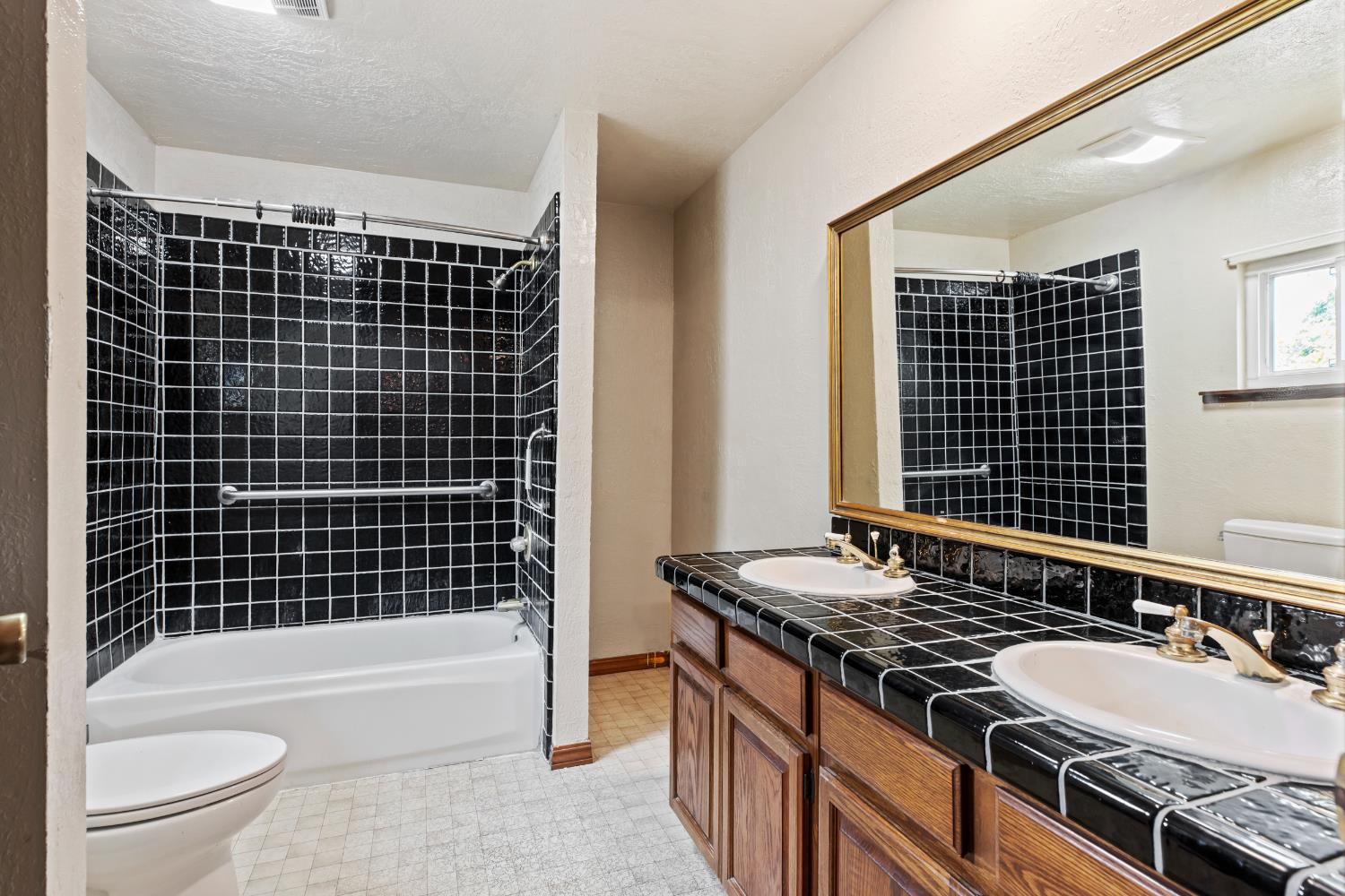 Detail Gallery Image 23 of 43 For 2037 Wally Ct, Modesto,  CA 95350 - 3 Beds | 3 Baths