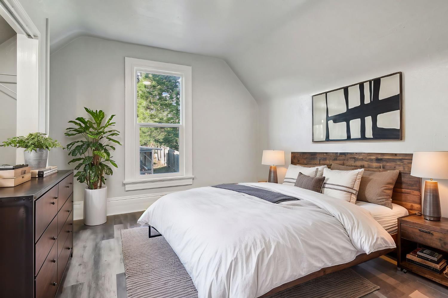 Detail Gallery Image 16 of 33 For 3133 Harrison St, Oakland,  CA 94611 - 4 Beds | 2 Baths