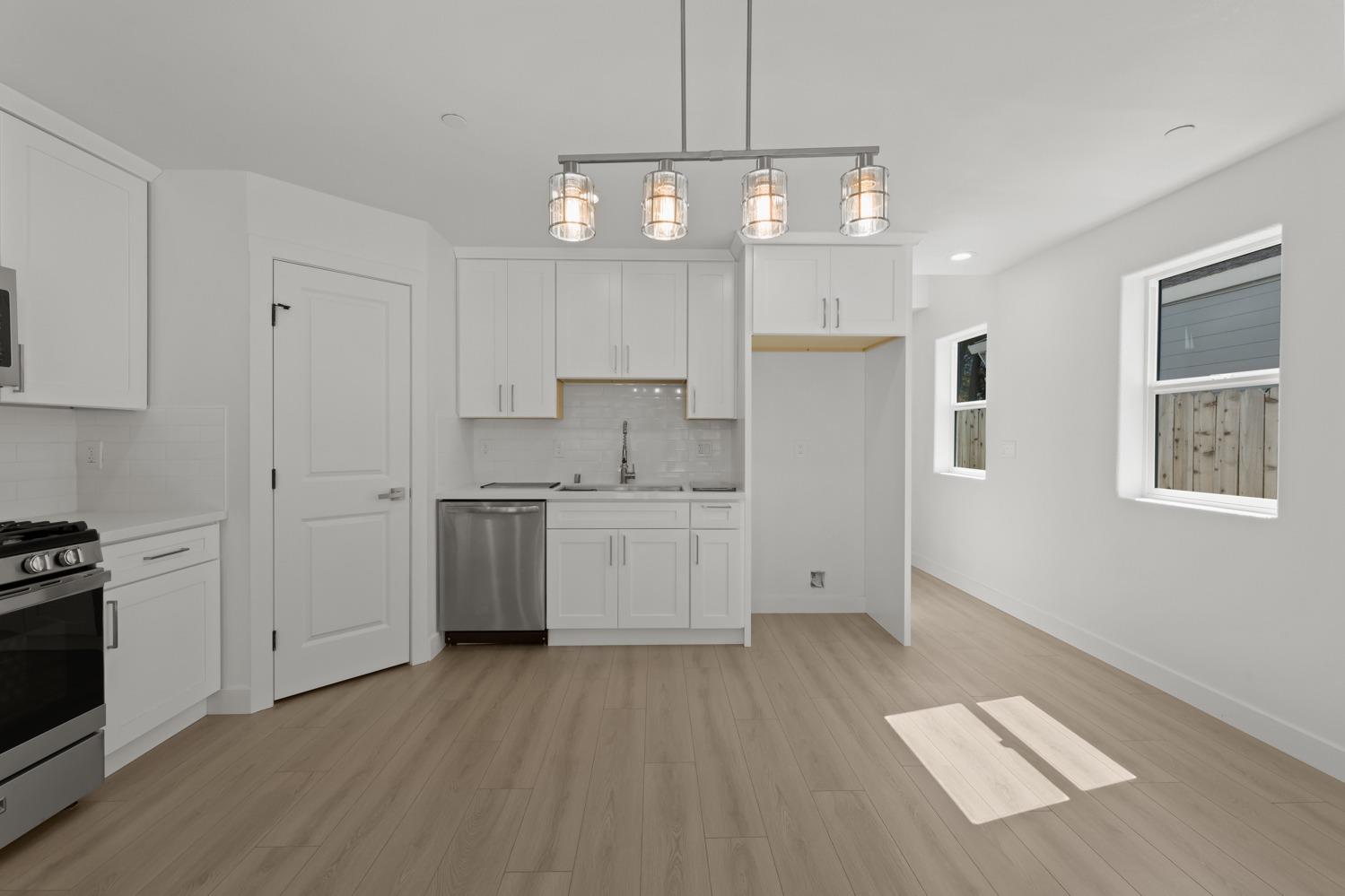Detail Gallery Image 8 of 33 For 2565 Lexington St, Sacramento,  CA 95815 - – Beds | – Baths