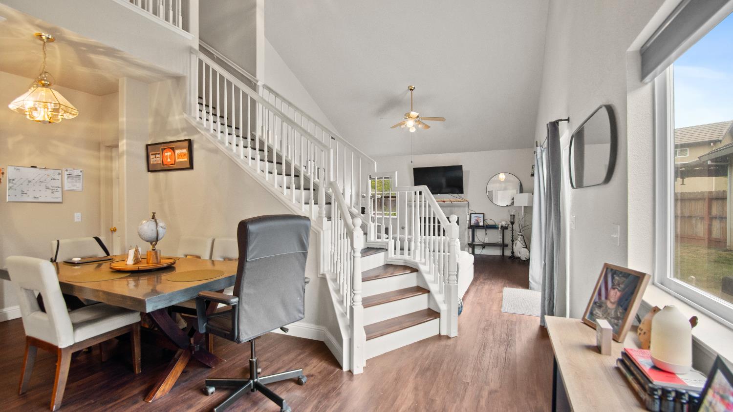 Detail Gallery Image 4 of 29 For 1327 Pippen Ln, Lodi,  CA 95242 - 3 Beds | 2/1 Baths