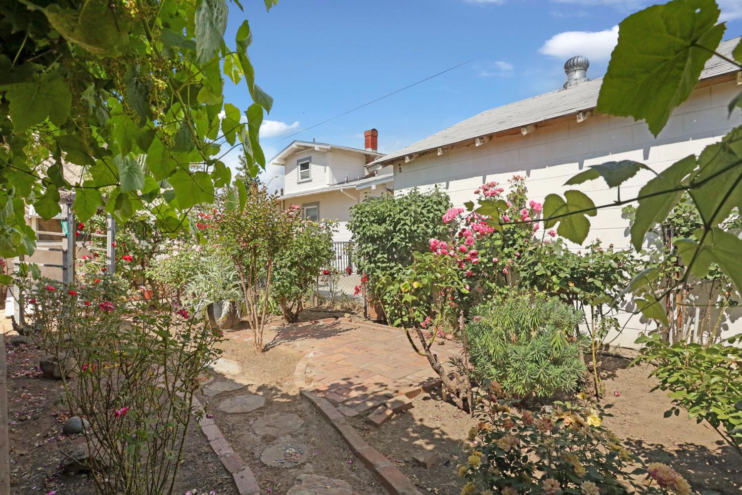 Detail Gallery Image 24 of 39 For 304 E Tokay St, Lodi,  CA 95240 - 2 Beds | 2 Baths