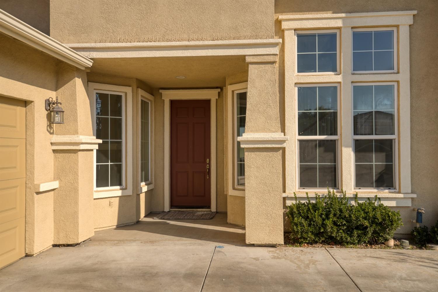 Detail Gallery Image 3 of 59 For 3012 Edgeview Dr, Modesto,  CA 95355 - 5 Beds | 3/1 Baths
