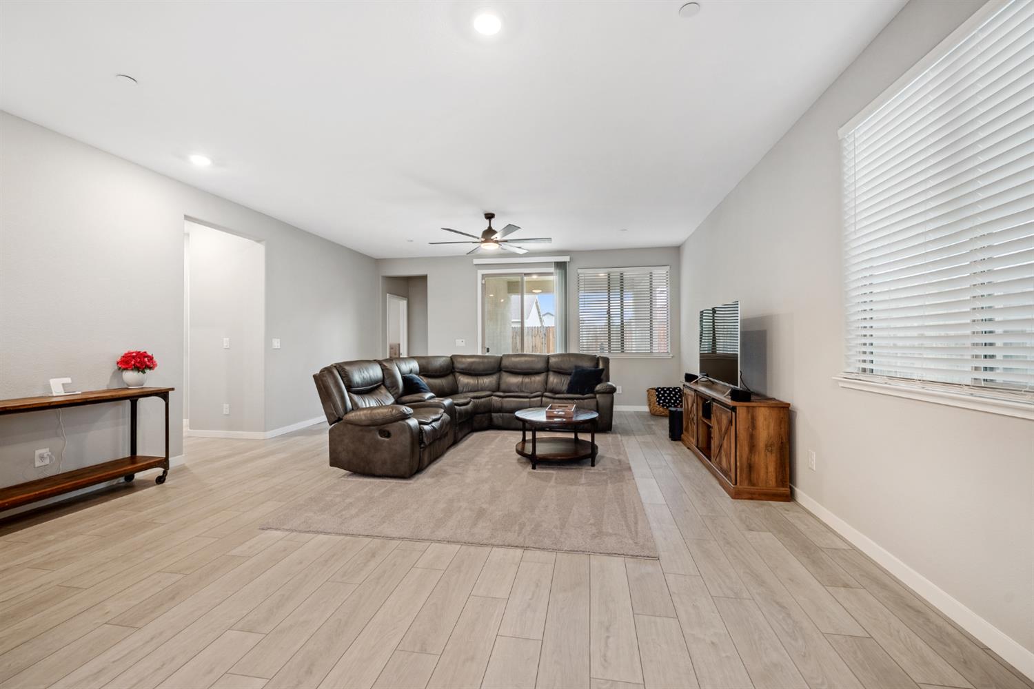 Detail Gallery Image 6 of 27 For 2196 Woodlet St, Marysville,  CA 95901 - 3 Beds | 2 Baths
