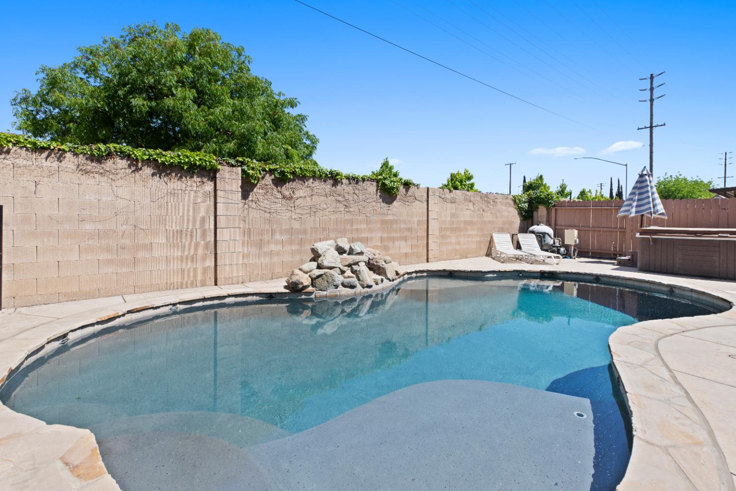 Detail Gallery Image 2 of 55 For 3408 Vancouver Dr, Modesto,  CA 95355 - 4 Beds | 3/1 Baths