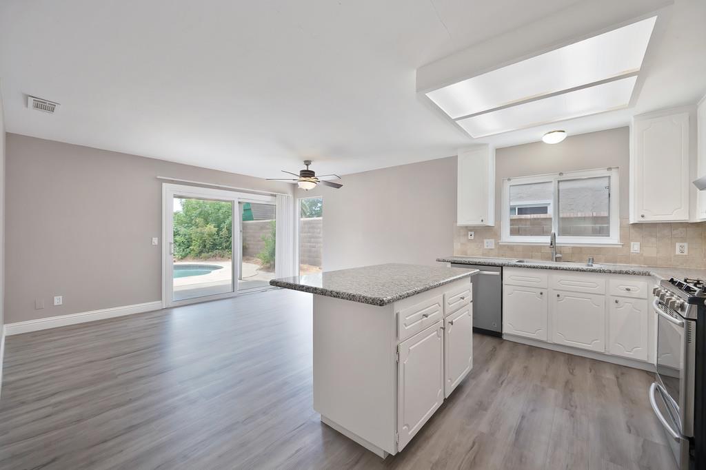 Detail Gallery Image 7 of 33 For 9620 Countryroads Dr, Sacramento,  CA 95827 - 4 Beds | 2 Baths
