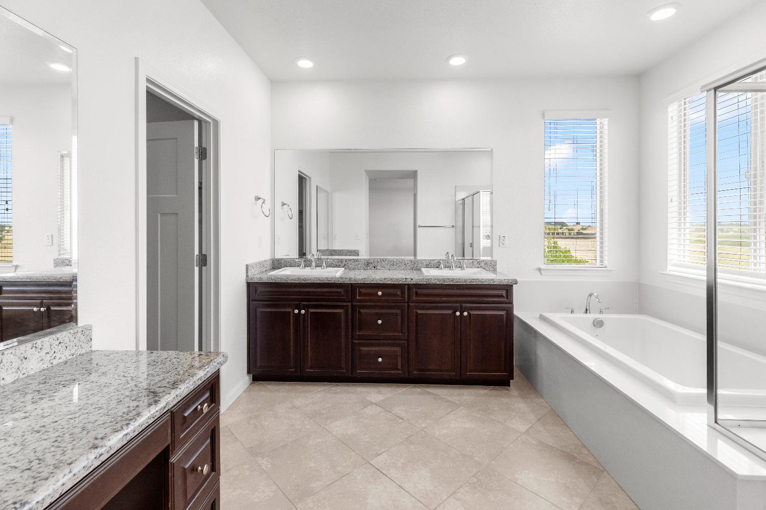 Detail Gallery Image 30 of 42 For 7450 Hanfield Dr, Sacramento,  CA 95829 - 4 Beds | 3/1 Baths