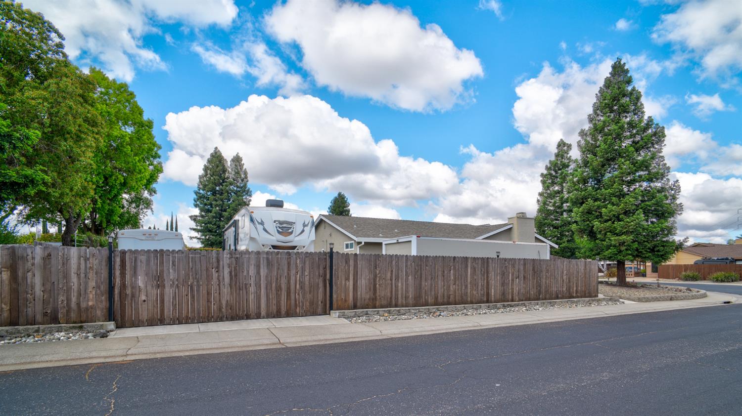 Detail Gallery Image 7 of 46 For 630 Grider Dr, Roseville,  CA 95678 - 3 Beds | 2 Baths