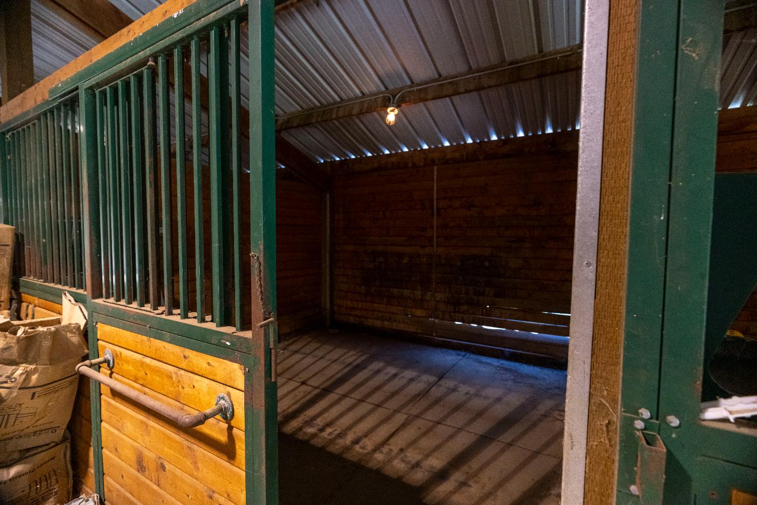 Detail Gallery Image 21 of 44 For 13615 Mccourtney Rd, Grass Valley,  CA 95949 - 2 Beds | 2/2 Baths