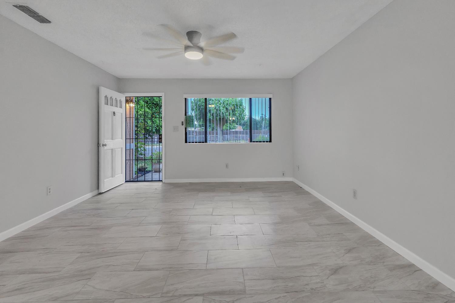 Detail Gallery Image 4 of 18 For 909 Meadowview Dr, Galt,  CA 95632 - 3 Beds | 2 Baths