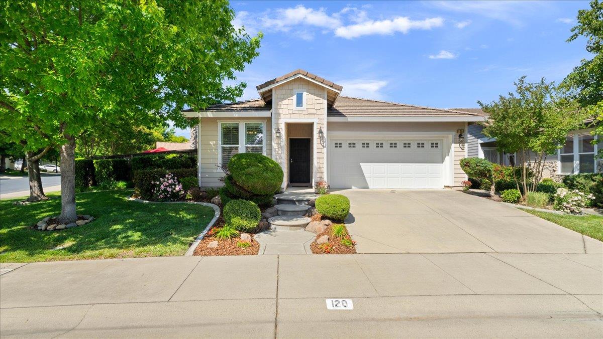 Detail Gallery Image 1 of 48 For 120 Pelican Bay Cir, Sacramento,  CA 95835 - 2 Beds | 2 Baths