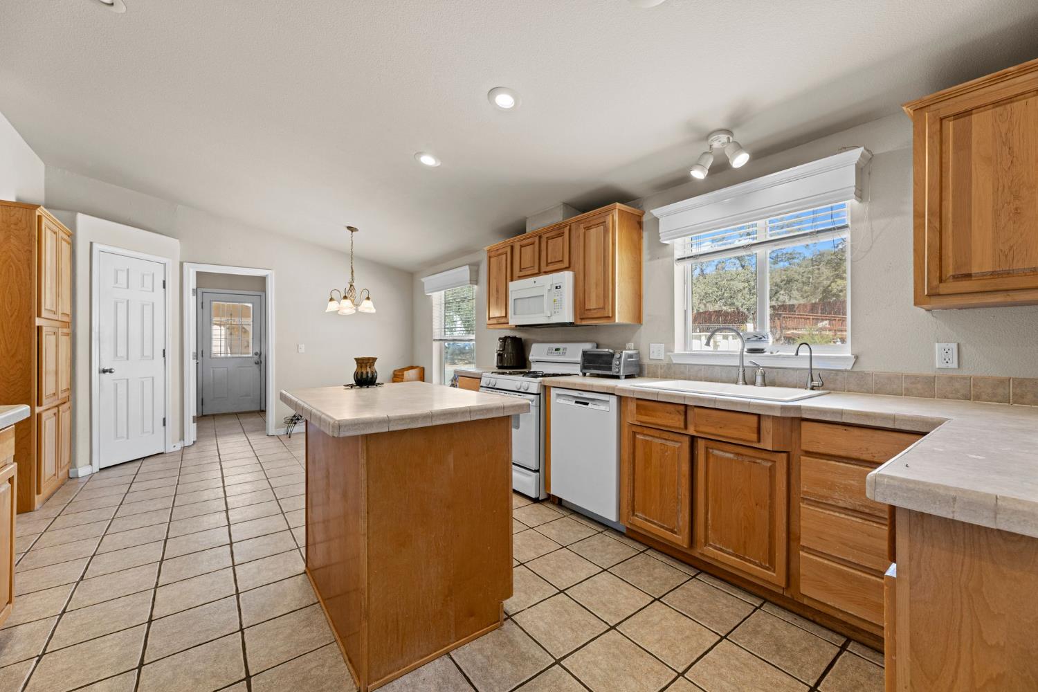 Detail Gallery Image 17 of 60 For 8378 Creek Way, –,  CA 95977 - 4 Beds | 2 Baths