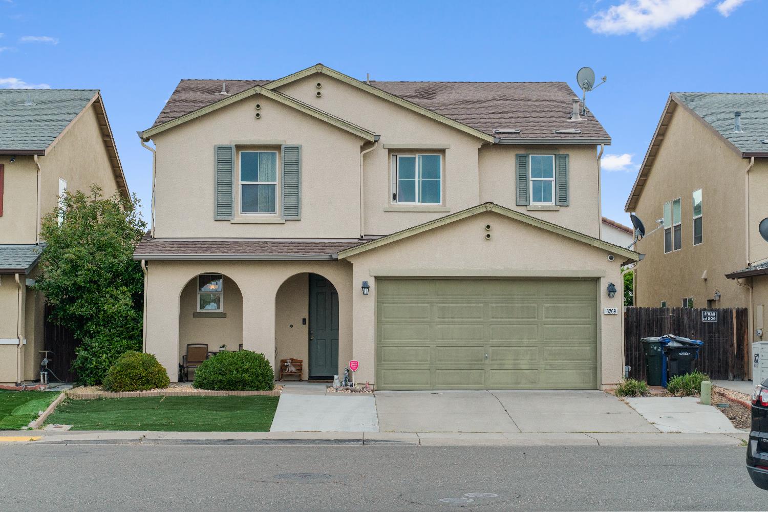 Detail Gallery Image 2 of 59 For 8269 Red Rock Dr, Sacramento,  CA 95829 - 4 Beds | 2/1 Baths