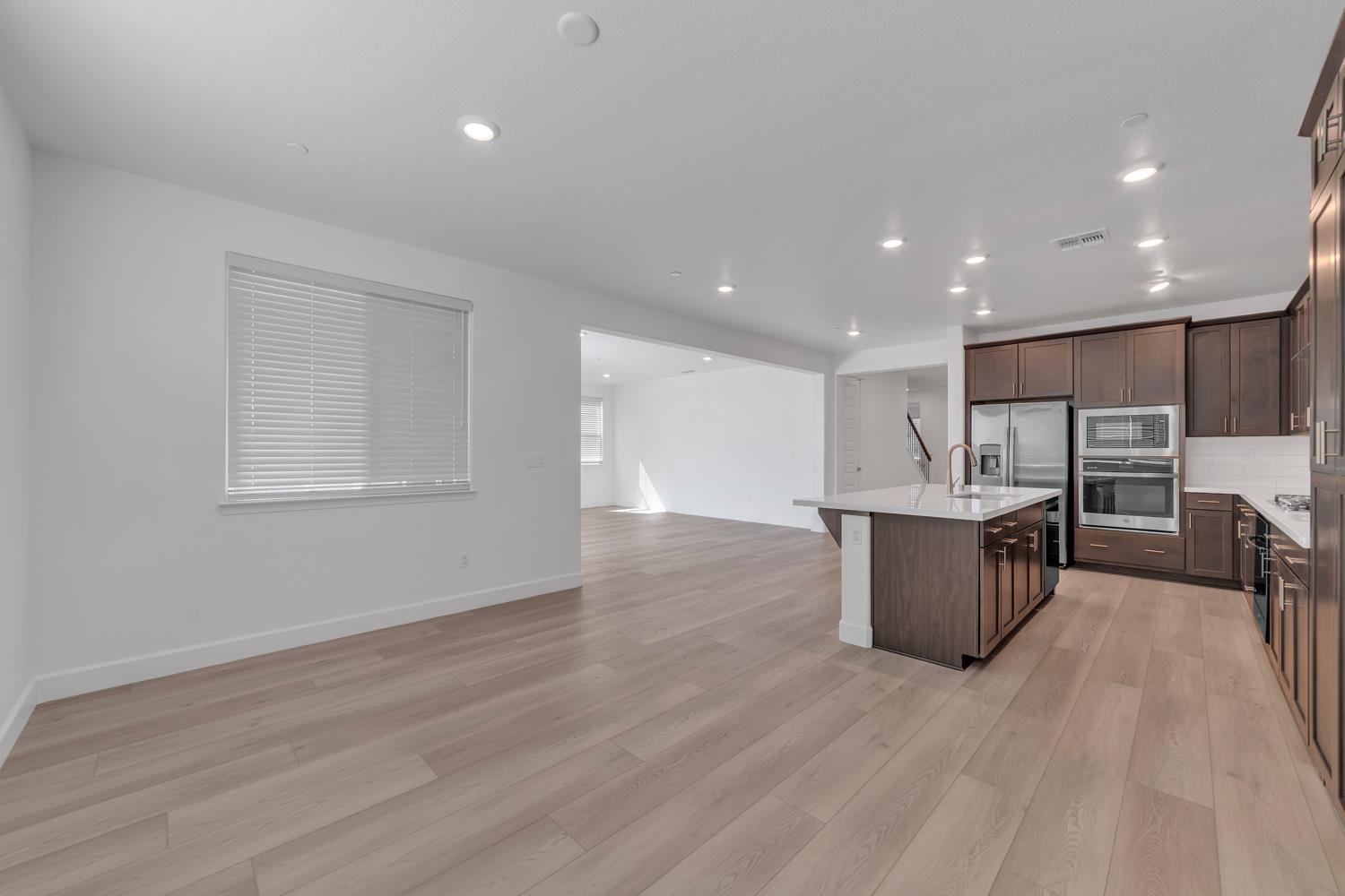 Detail Gallery Image 16 of 61 For 5092 Gold Rush Dr, Folsom,  CA 95630 - 4 Beds | 3/1 Baths