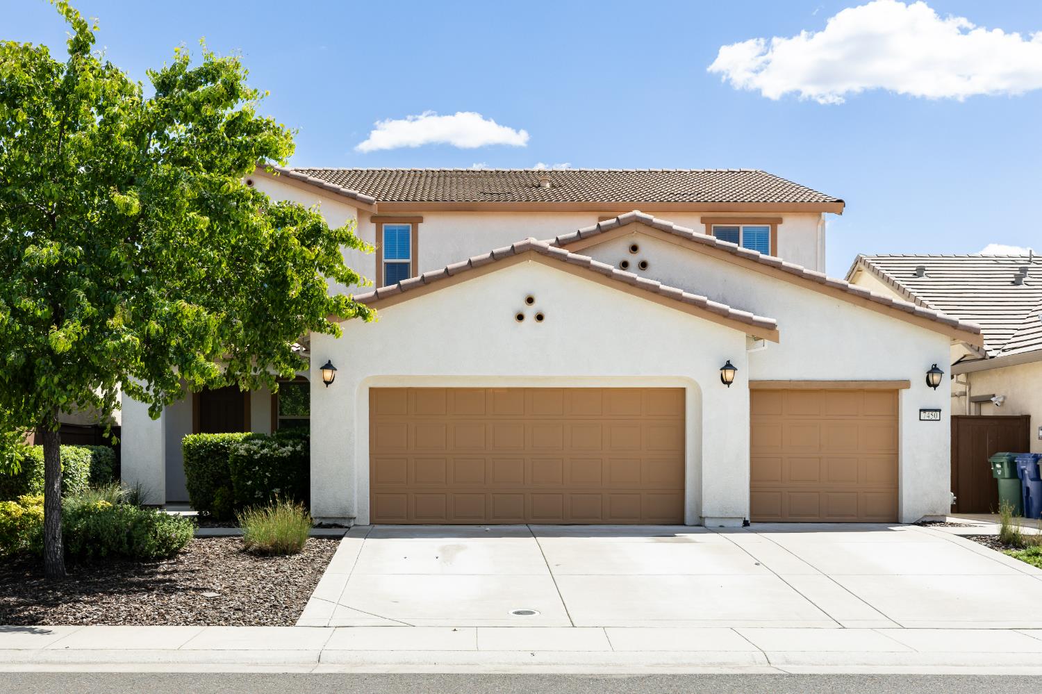 Detail Gallery Image 2 of 42 For 7450 Hanfield Dr, Sacramento,  CA 95829 - 4 Beds | 3/1 Baths