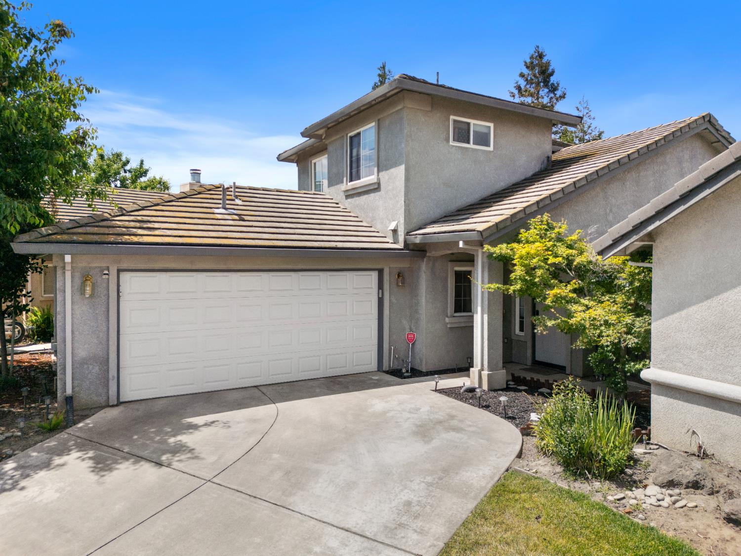Detail Gallery Image 1 of 29 For 1327 Pippen Ln, Lodi,  CA 95242 - 3 Beds | 2/1 Baths