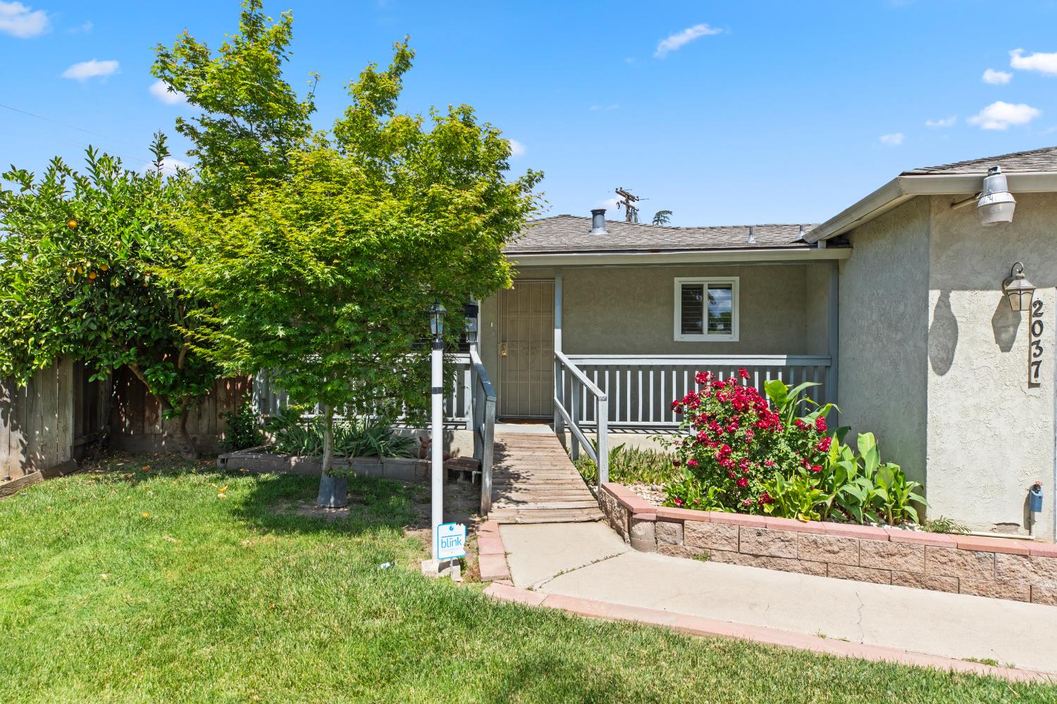 Detail Gallery Image 4 of 43 For 2037 Wally Ct, Modesto,  CA 95350 - 3 Beds | 3 Baths