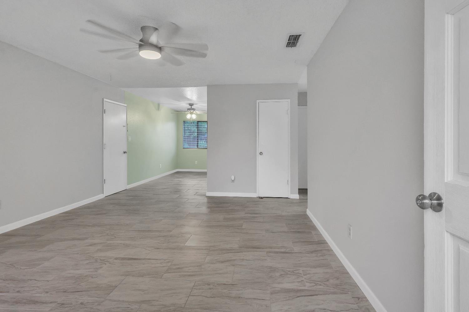 Detail Gallery Image 5 of 18 For 909 Meadowview Dr, Galt,  CA 95632 - 3 Beds | 2 Baths
