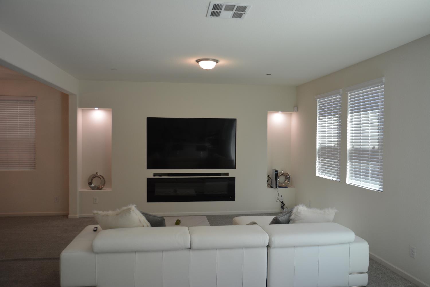 Detail Gallery Image 3 of 22 For 10728 Padua Way, Stockton,  CA 95209 - 3 Beds | 2/1 Baths