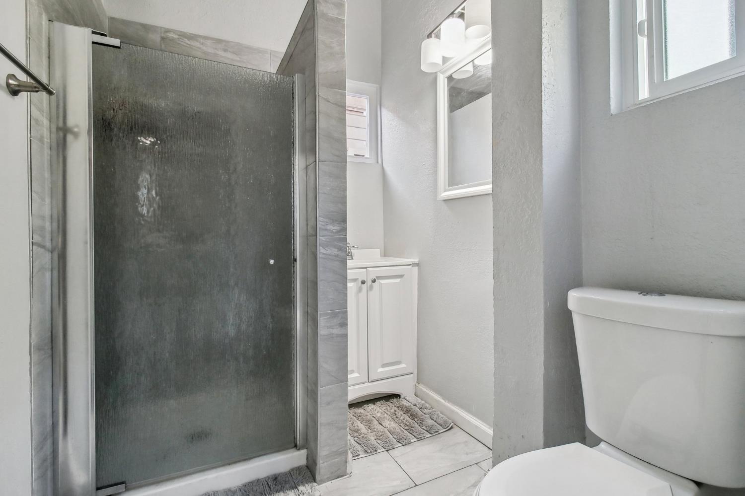 Detail Gallery Image 14 of 33 For 3133 Harrison St, Oakland,  CA 94611 - 4 Beds | 2 Baths