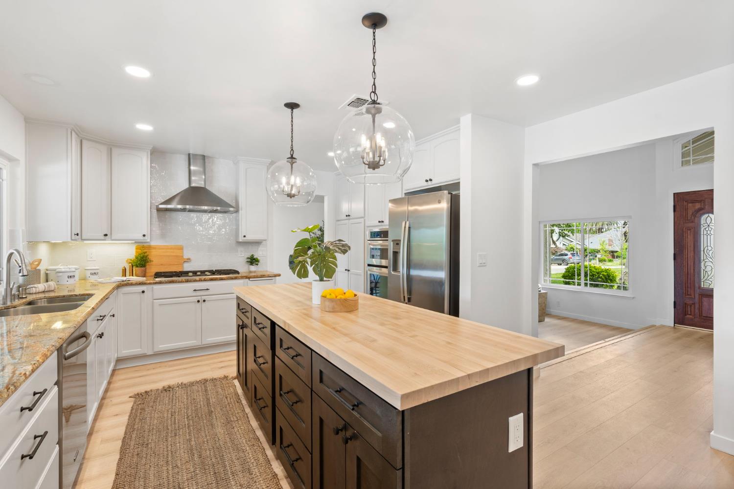 Detail Gallery Image 11 of 30 For 1736 Park Place Dr, Carmichael,  CA 95608 - 4 Beds | 2/1 Baths