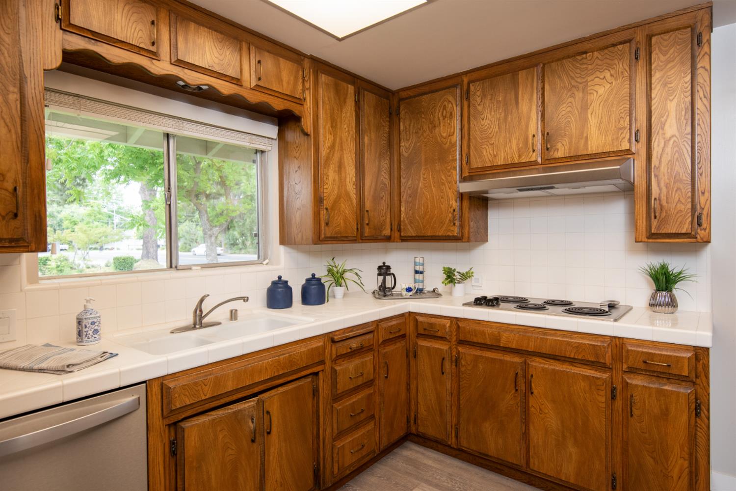 Detail Gallery Image 15 of 56 For 710 Leveland, Modesto,  CA 95350 - 5 Beds | 3 Baths