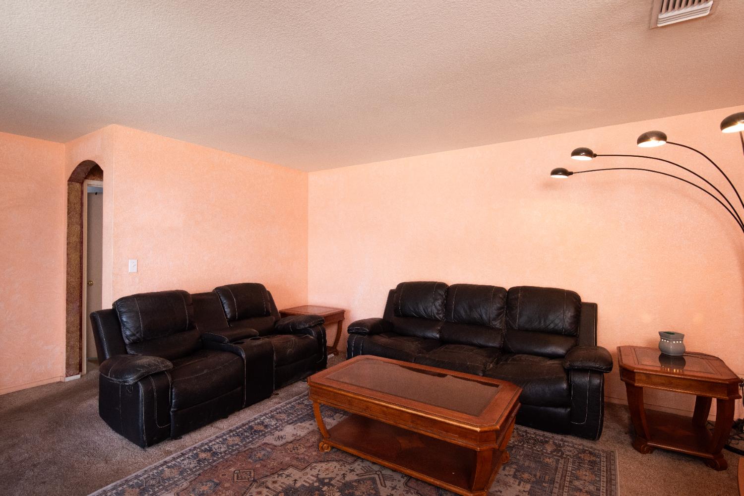 Detail Gallery Image 4 of 23 For 310 W F St, Turlock,  CA 95380 - 4 Beds | 2 Baths