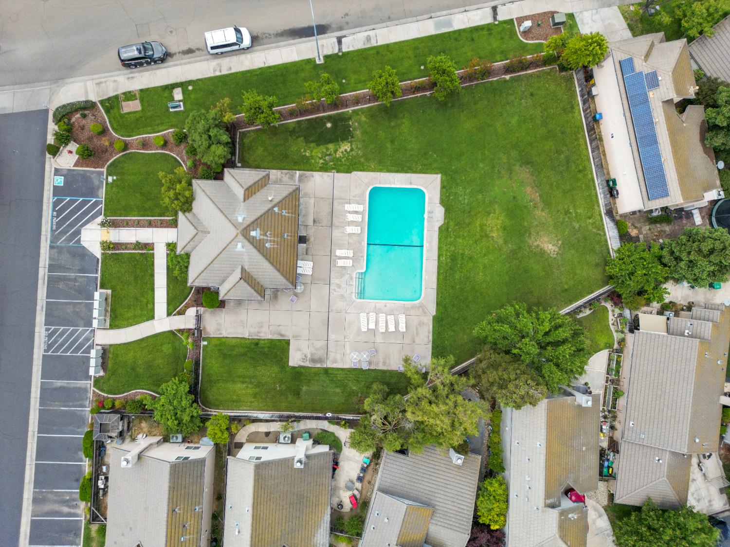 Detail Gallery Image 24 of 29 For 1327 Pippen Ln, Lodi,  CA 95242 - 3 Beds | 2/1 Baths