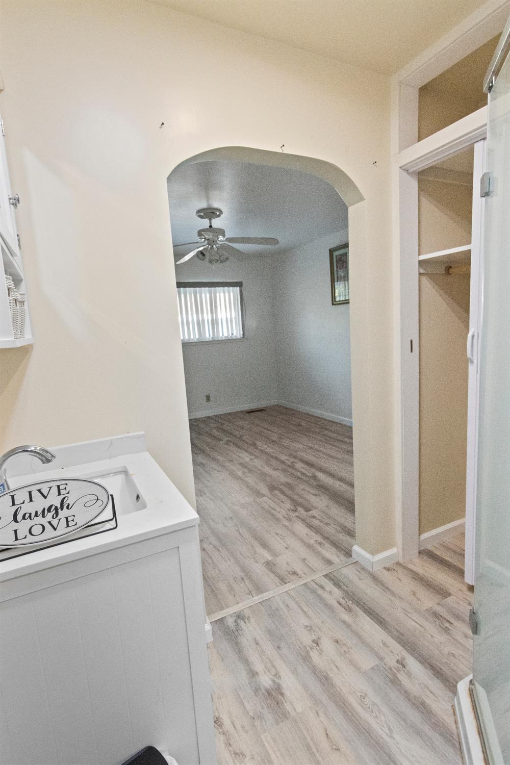 Detail Gallery Image 10 of 30 For 6281 Denslow Way, Sacramento,  CA 95823 - 4 Beds | 4 Baths