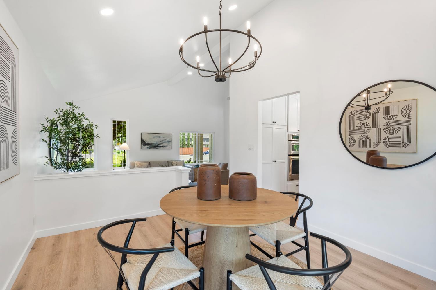 Detail Gallery Image 9 of 30 For 1736 Park Place Dr, Carmichael,  CA 95608 - 4 Beds | 2/1 Baths