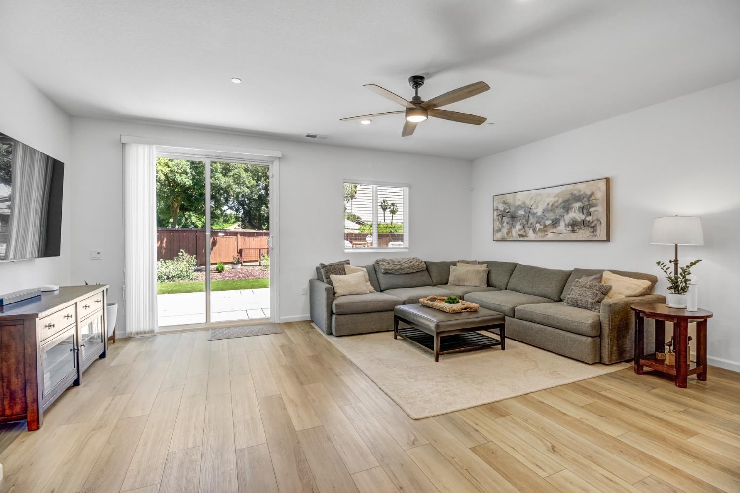 Detail Gallery Image 12 of 33 For 1295 Arriaga Way, Woodland,  CA 95776 - 4 Beds | 2 Baths