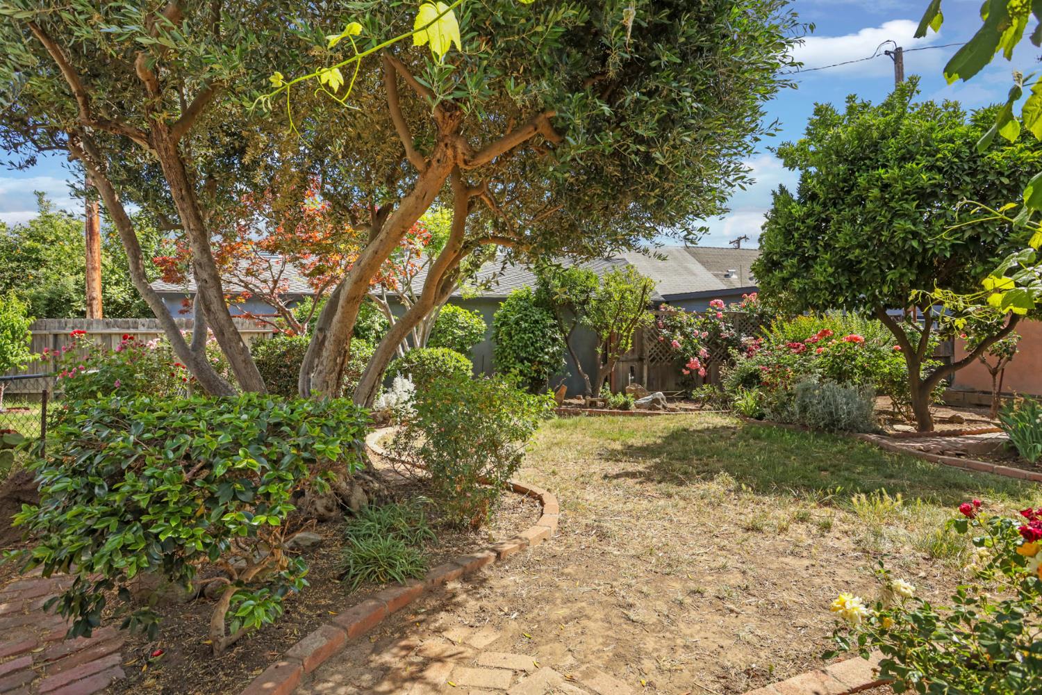 Detail Gallery Image 30 of 39 For 304 E Tokay St, Lodi,  CA 95240 - 2 Beds | 2 Baths