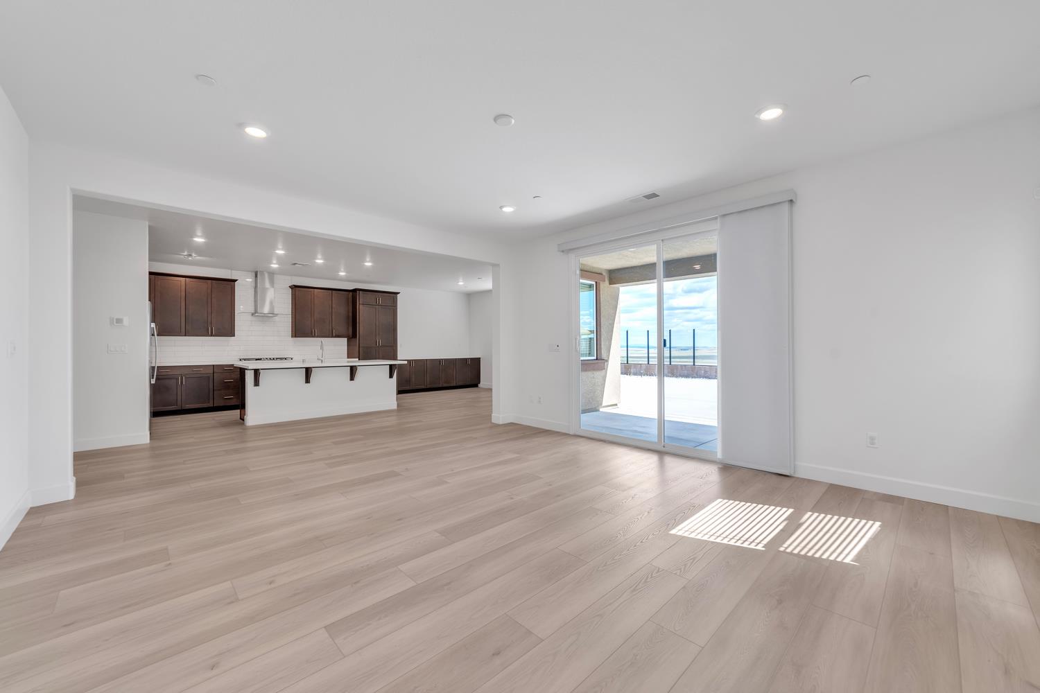Detail Gallery Image 11 of 61 For 5092 Gold Rush Dr, Folsom,  CA 95630 - 4 Beds | 3/1 Baths
