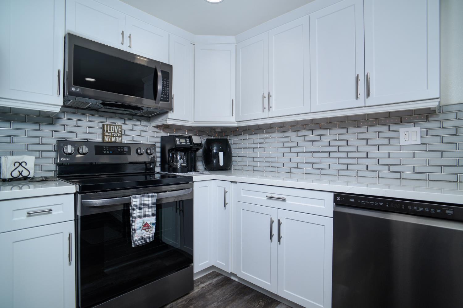 Detail Gallery Image 16 of 46 For 630 Grider Dr, Roseville,  CA 95678 - 3 Beds | 2 Baths