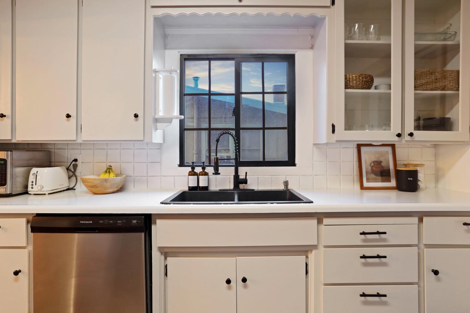 Detail Gallery Image 7 of 30 For 526 Mitchell Ave, Turlock,  CA 95380 - 4 Beds | 1 Baths