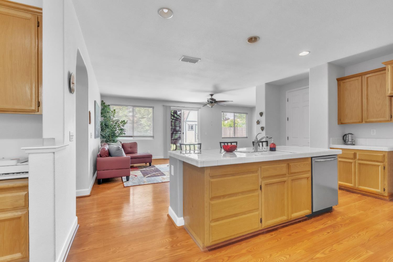 Detail Gallery Image 15 of 43 For 1073 Bronco Dr, Plumas Lake,  CA 95961 - 4 Beds | 2 Baths