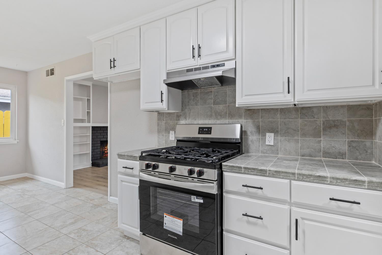 Detail Gallery Image 9 of 46 For 3742 Topeka St, Riverbank,  CA 95367 - 2 Beds | 2 Baths