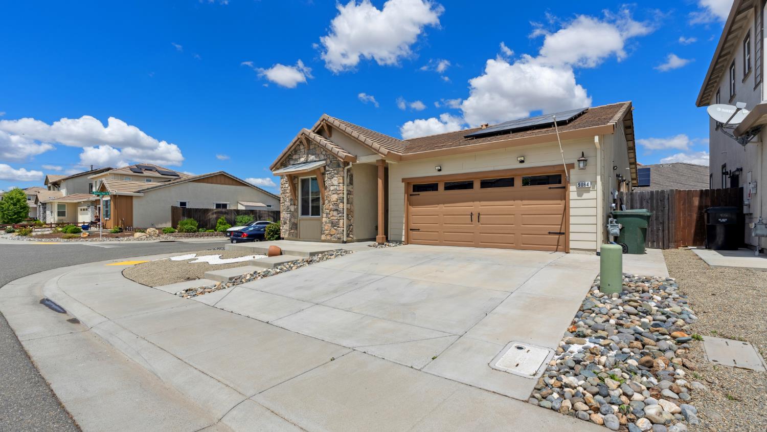 Detail Gallery Image 3 of 31 For 9064 Hourglass Cir, Roseville,  CA 95747 - 3 Beds | 2 Baths