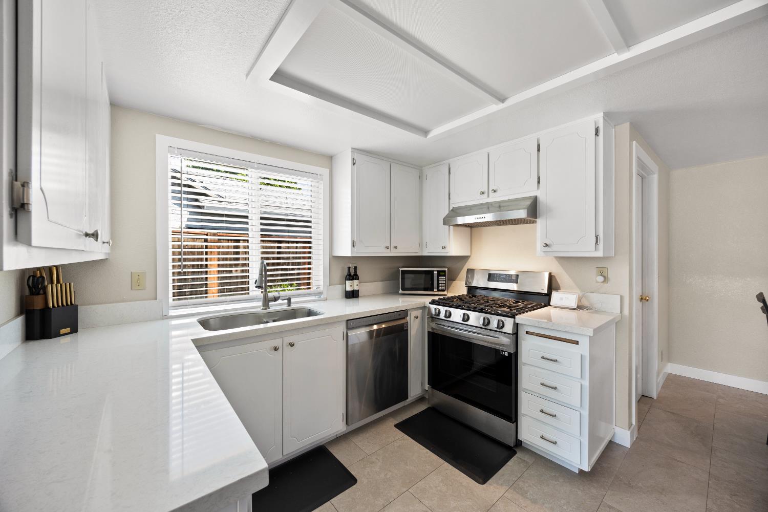 Detail Gallery Image 8 of 30 For 7246 Foxfield Way, North Highlands,  CA 95660 - 3 Beds | 2 Baths